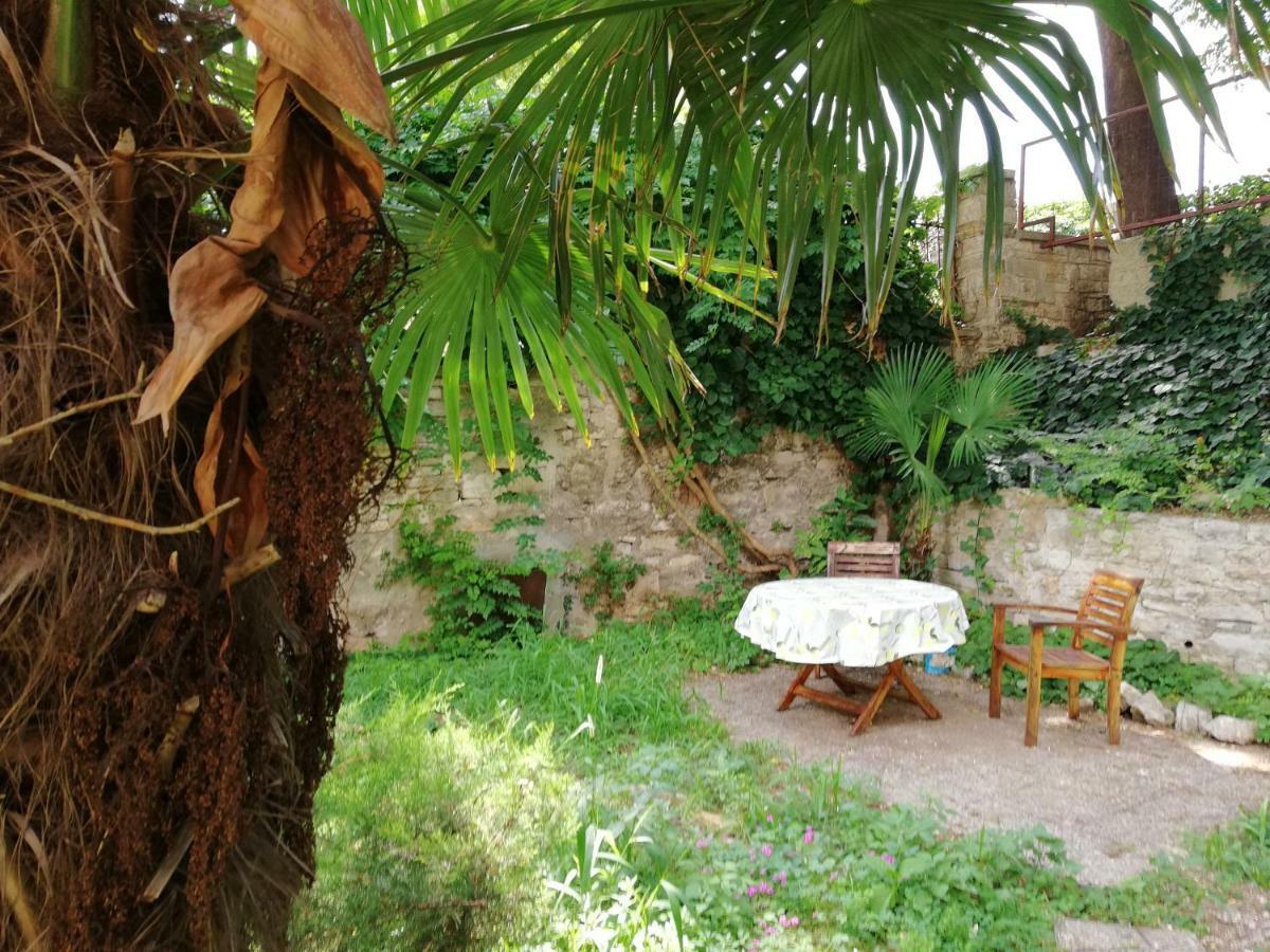 Apartment In The Center Of Old Town Pula